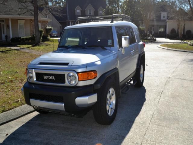 Toyota fj cruiser base sport utility 4-door