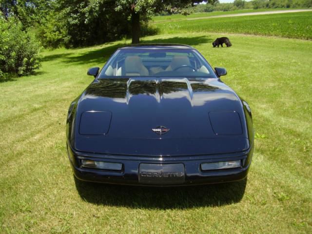 Chevrolet corvette base hatchback 2-door