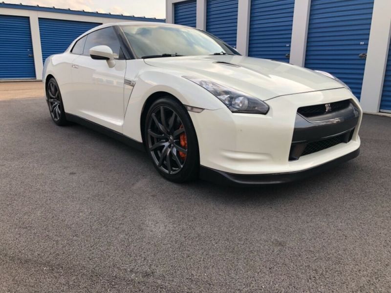 2009 nissan gt-r base