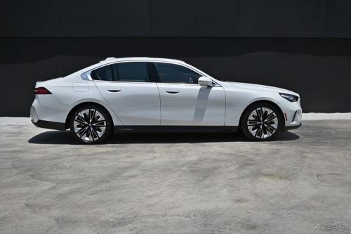 2024 bmw 5-series 530i