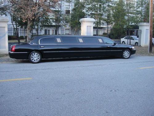 2004 lincoln town car executive limousine 4-door 4.6l