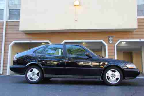 1998 SAAB 900 SE Black on Black Rare 5 Spd Low Mileage CLEAN Original, image 2