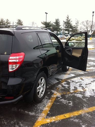 2010 toyota rav4 base sport utility 4-door 2.5l