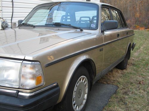 1992 volvo 240 base sedan 4-door 2.3l