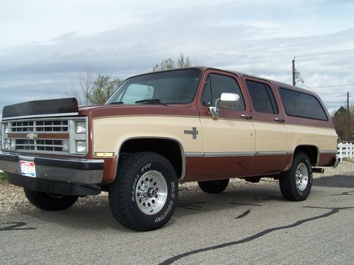 1987 chevy gmc 4x4 suburban  loaded original condition low miles 100% rust free