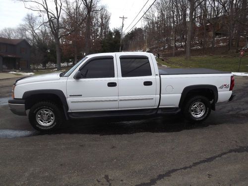 2003 chevrolet silverado 1500hd crew cab 4 door 6.0 automatic 4x4 white 2500