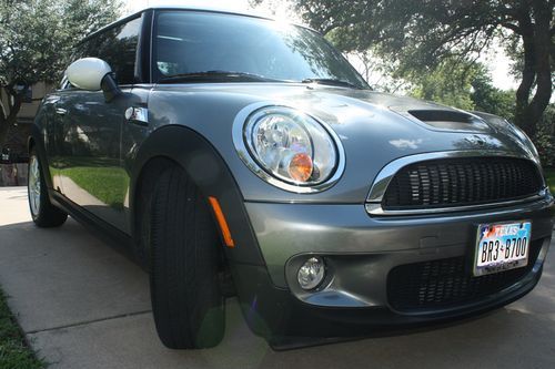 2010 mini cooper s - only 1955 miles - near perfect condition