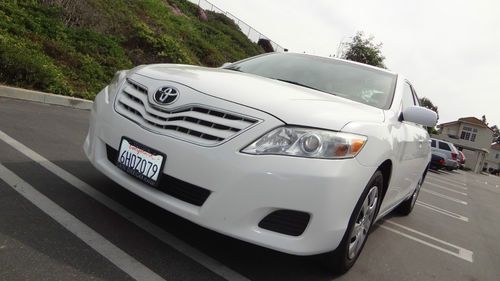2010 toyota camry le - no reserve - very clean - no accidents - no reserve