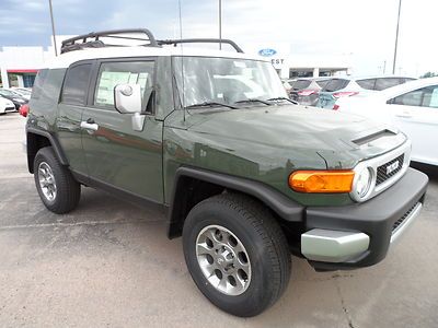 2013 toyota fj cruiser 4x4 w/ off-road pkg in army green and discounted $1500