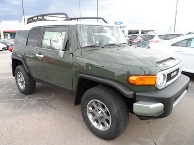 2013 toyota fj cruiser 4x4 w/ off-road pkg in army green and discounted $1500
