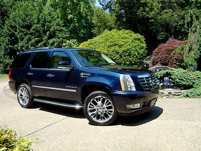 Must sell...like new...2007 cadillac escalade awd!