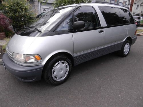 Toyota : previa van