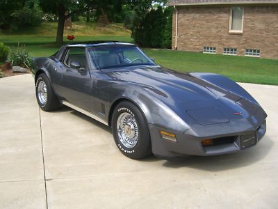 1981 chevrolet corvette base coupe 2-door 5.7l