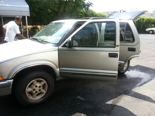 1998 Chevrolet Blazer LS Sport Utility 4-Door 4.3L NO RESERVE!!!!, image 10