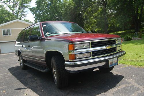 1999 chevrolet suburban c2500 36k miles no rust ever