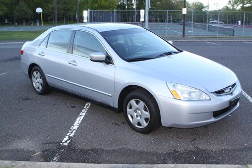 2005 honda accord lx 5sp 2.4l 4cly very clean one owner run 100%