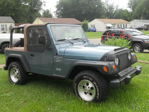 1999 jeep wrangler 4x4 4.0l 5 spd cold a/c,cruise,tilt,delay wiper,new tires