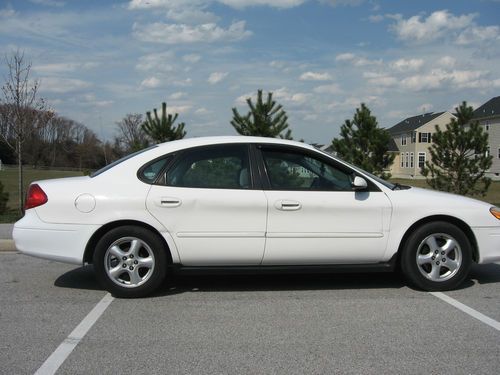 Nice 2003 ford taurus