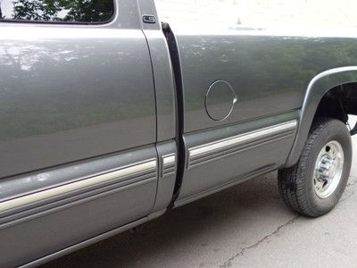 CHEVROLET SILVERADO 2500HD 4X4 5-SPEED MANUAL 65K FREE AUTOCHECK NO RESERVE, image 16