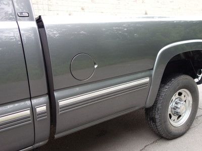 CHEVROLET SILVERADO 2500HD 4X4 5-SPEED MANUAL 65K FREE AUTOCHECK NO RESERVE, image 17