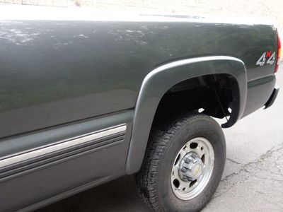 CHEVROLET SILVERADO 2500HD 4X4 5-SPEED MANUAL 65K FREE AUTOCHECK NO RESERVE, image 18