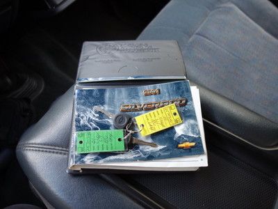 CHEVROLET SILVERADO 2500HD 4X4 5-SPEED MANUAL 65K FREE AUTOCHECK NO RESERVE, image 84