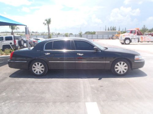 2003 lincoln town car executive l sedan 4-door 4.6l