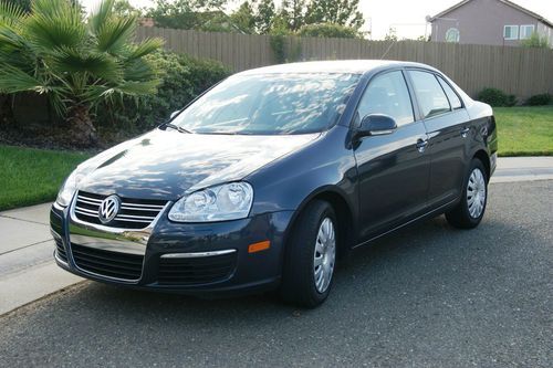 2009 volkswagen jetta s sedan 4-door 2.5l only 38k mls, very clean, no reserve!!