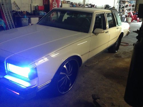 1990 chevrolet caprice classic ls brougham sedan 4-door 5.0l