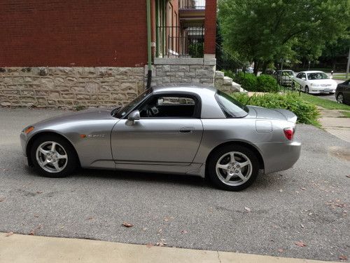 2000 honda s2000 removable hard top, only 8,090 miles, mint condition like new !