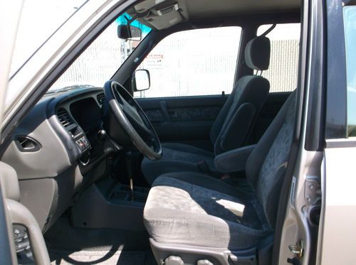 2002 Isuzu Trooper, NO RESERVE, image 3