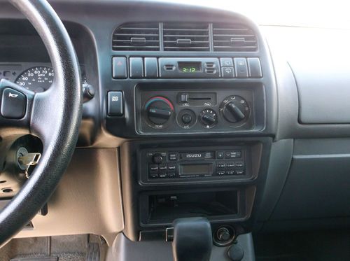 2002 Isuzu Trooper, NO RESERVE, image 6