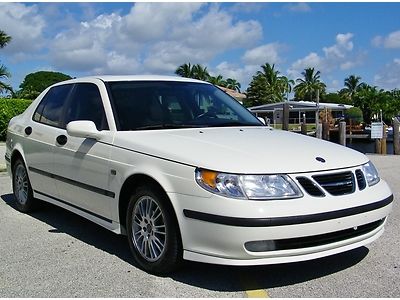 Low miles!! clean history!! saab 9-5!! snrf!! htd sts!! auto!! lthr!! fl car!!