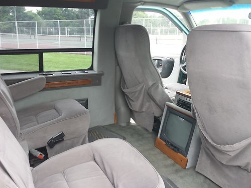 1998 GMC Savana 1500 SLE Standard Passenger Van 3-Door 5.7L, image 6