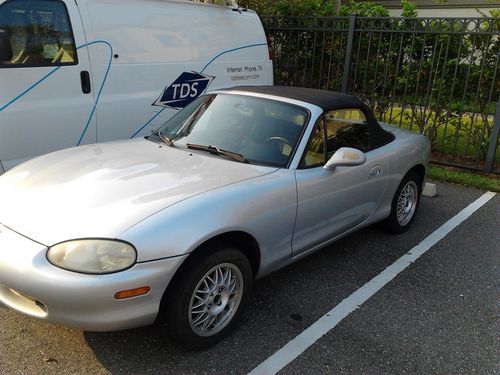 1999 mazda miata base convertible, needs motor (1.8l)