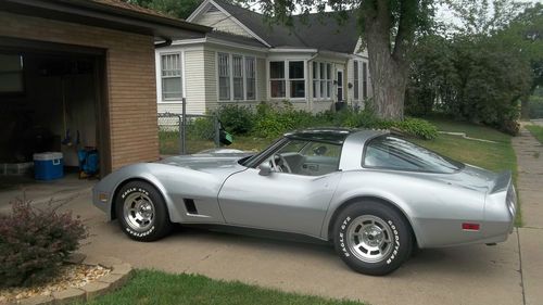 1980 chevrolet corvette base coupe 2-door 5.7l