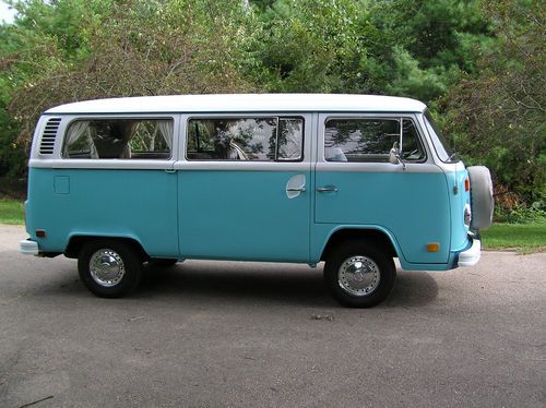 1973 vw baywindow transporter bus