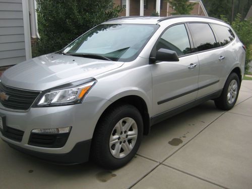 2013 chevrolet traverse ls sport utility 4-door 3.6l silver/seats 8!