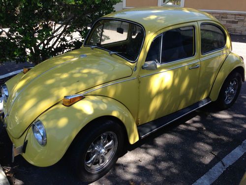 1970 volkswagen beetle yellow hard top (coupe)