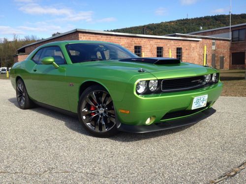 2011 dodge challenger srt8 - green with envy - 6spd- low miles