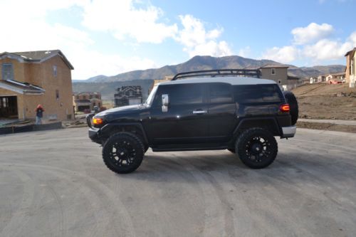2007 toyota fj cruiser- 3in lift one of the coolest i have seen