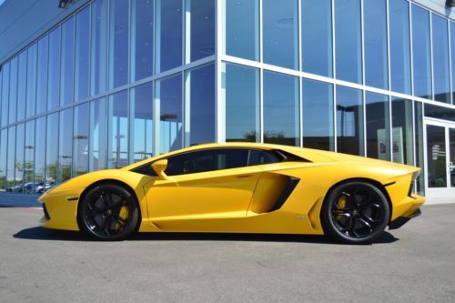 Lamborghini aventador lp700-4 coupe giallo yellow