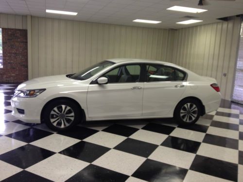 2013 Honda Accord low miles sedan, image 2