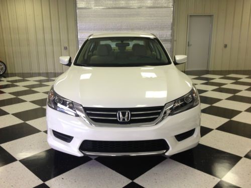 2013 Honda Accord low miles sedan, image 3