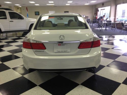 2013 Honda Accord low miles sedan, image 4
