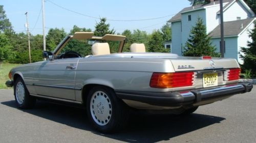 1989 Mercedes-Benz 560SL Base Convertible 2-Door 5.6L, image 3