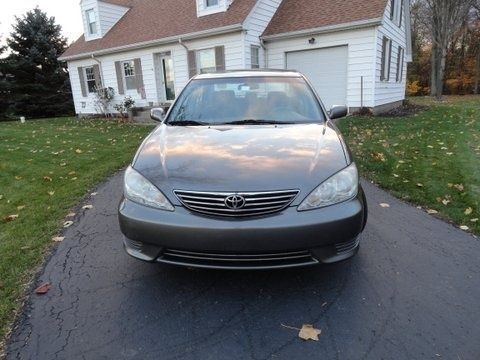 2006 Toyota Camry LE Sedan 4-Door 2.4L, image 3