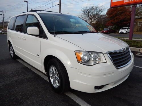 2008 chrysler town&amp;country touring v6 leather,2dvd,navi,rear camera,clean,pwr