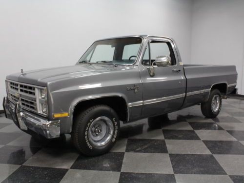 Total cream puff, 1 owner and only 74k original miles, mint condition truck!