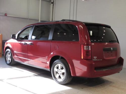 Red 4dr Wgn SE FWD 3.3L V6 CD MP3 Power Windows Power Door Locks 3RD Row Seat, image 5